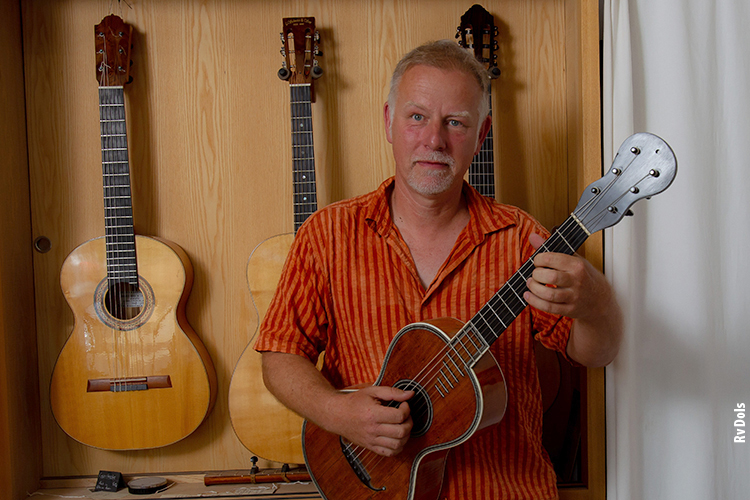 Luthier Christopher Schuetz